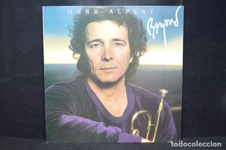 Discos de vinilo: HERB ALPERT - BEYOND - LP - Foto 1
