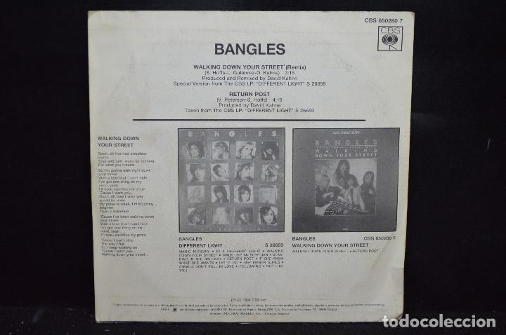 Discos de vinilo: BANGLES - WALKING DOWN YOUR STREET / RETURN POST - SINGLE - Foto 2