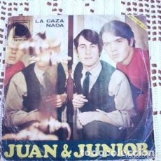 Discos de vinilo: JUAN & JUNIOR LA CAZA EP 1967. Lote 169795572