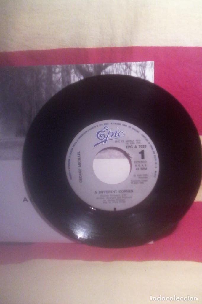 Discos de vinilo: G . MICHAEL - A DIFFERENT CORNER . 45 RPM. - Foto 2