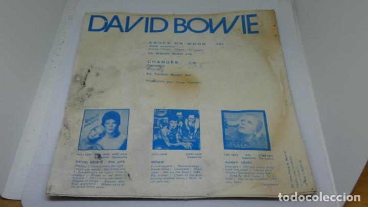 Discos de vinilo: DISCO SINGLE DAVID BOWIE. KNOCK ON WOOD 1979 . - Foto 2