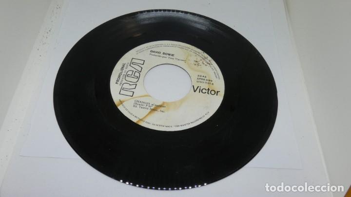 Discos de vinilo: DISCO SINGLE DAVID BOWIE. KNOCK ON WOOD 1979 . - Foto 4