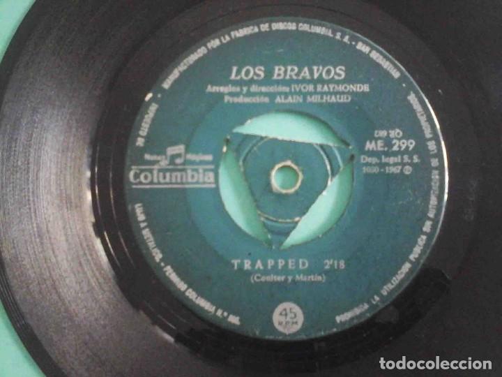 Discos de vinilo: Los Bravos - Trapped / Going Nowhere - Columbia 1967 - Foto 3