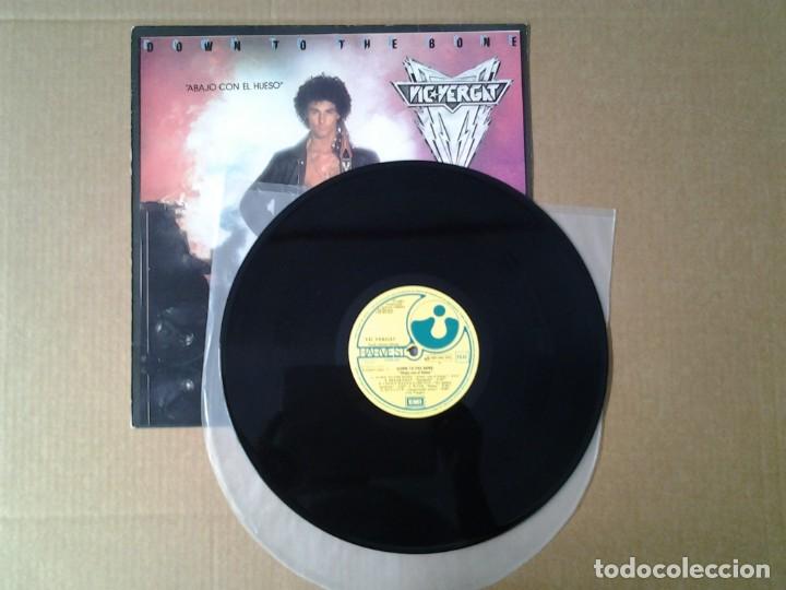 Discos de vinilo: VIC VERGAT -DOWN TO THE BONE- LP HARVEST 1981 ED. ESPAÑOLA 10C 064-046.350 MUY BUENAS CONDICIONES. - Foto 4 - 170436428
