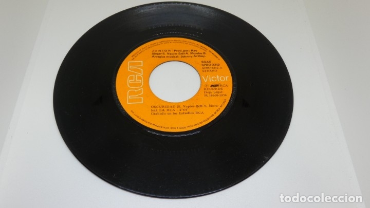 Discos de vinilo: DISCO SINGLE VINILO JUNIOR . EXCUSE ME . PERDONAME . - Foto 2