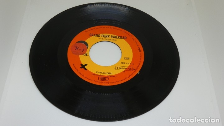 Discos de vinilo: DISCO SINGLE VINILO . GRAND FUNK . INSIDE LOOKING OUT . PARANOID . - Foto 3