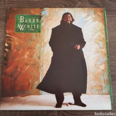 Discos de vinilo: BARRY WHITE - THE MAN IS BACK - DISCO VINILO 1989 LP. Lote 175030124