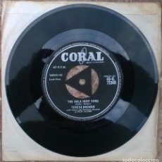 Discos de vinilo: TERESA BREWER. THE HULA HOOP SONG/ SO SHY. CORAL, UK 1958 SINGLE 45-Q.72340