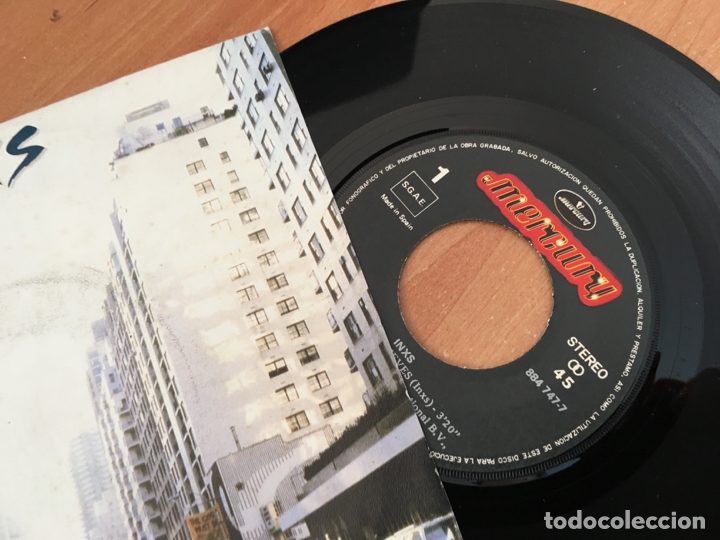 Discos de vinilo: INXS (LISTEN LIKE THIEVES) SINGLE SPAIN 1985 (EPI04) - Foto 2