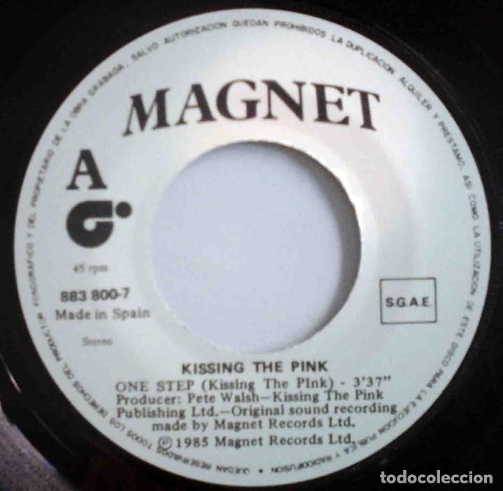 Discos de vinilo: Kissing the pink - One Step / Footsteps - Foto 3