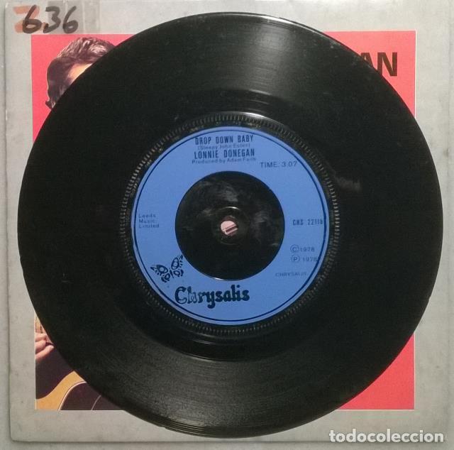 Discos de vinilo: Lonnie Donegan. Puttin on the style/ Drop down baby. Crysalis, UK 1978 single - Foto 3 - 184305282