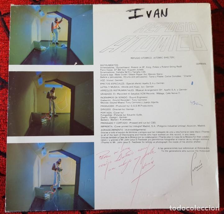 Discos de vinilo: GERMAN REFUGIO ATOMICO VINILO MAXI SINGLE 1983 **FIRMADO** - Foto 2
