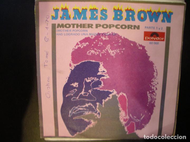 Discos de vinilo: JAMES BROWN- MOTHER POPCORN. SINGLE. - Foto 2