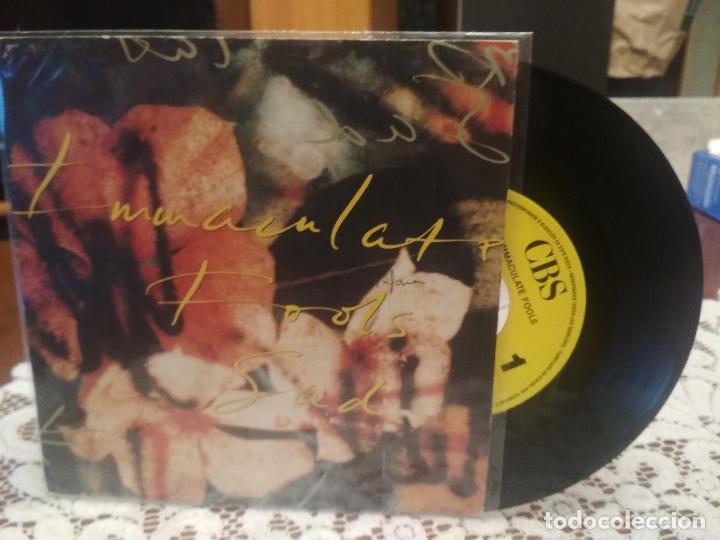 Discos de vinilo: IMMACULATE FOOLS  SAD  SINGLE SPAIN 1990 PDELUXE - Foto 1
