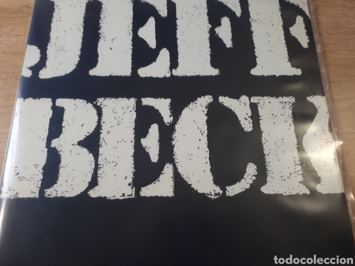 Discos de vinilo: JEFF BECK THERE & BACK - Foto 1
