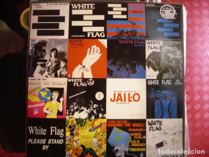Discos de vinilo: WHITE FLAG- THRU THE TRASH DARKLY. LP. - Foto 1