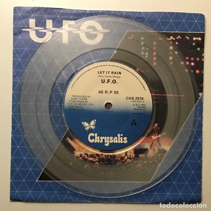 Discos de vinilo: UFO &ndash; Let It Rain 1982-UK Single CHS 2576 - Foto 3
