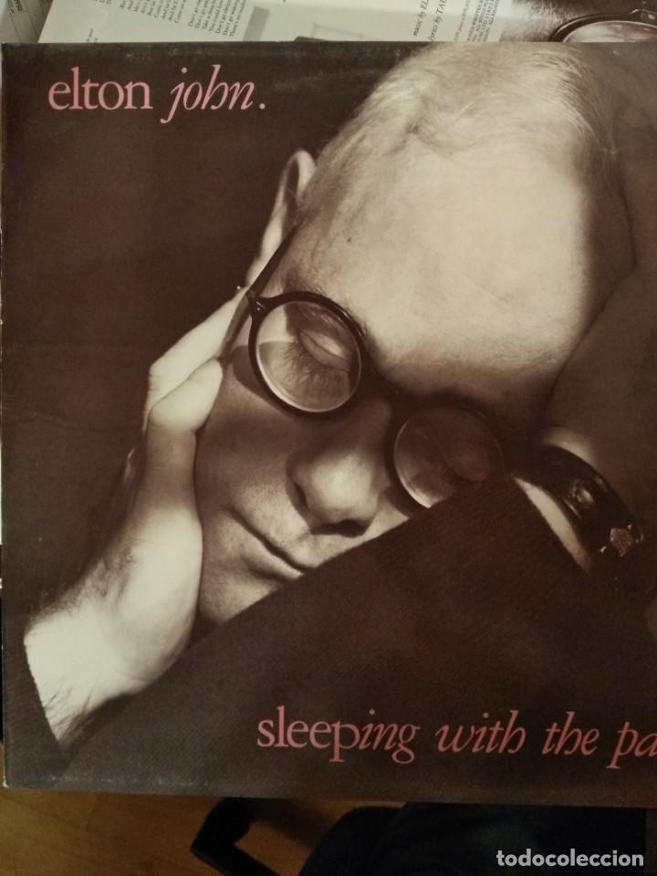 Discos de vinilo: Elton John - Sleeping with the past - Foto 1