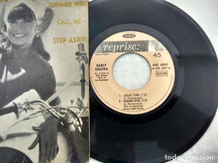 Discos de vinilo: SINGLE/NANCY SINATRA/SUGAR TOWN. - Foto 2