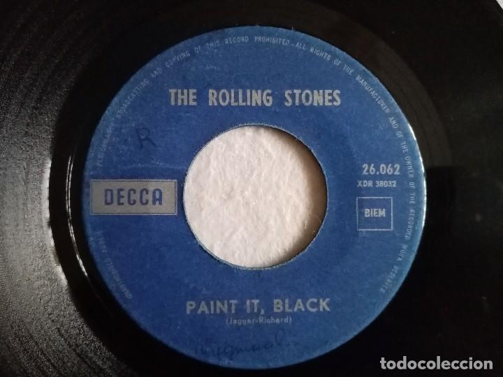 Discos de vinilo: The Rolling Stones - Paint It, Black / Long Long While - SINGLE - DECCA - Foto 2