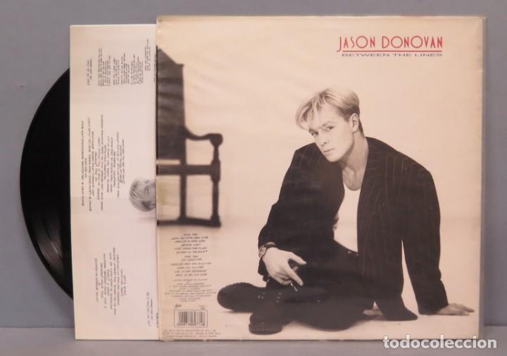 Discos de vinilo: LP. JASON DONOVAN. BETWEEN THE LINES - Foto 2