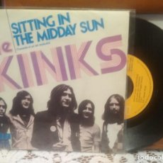 Discos de vinilo: THE KINKS SITTING IN THE MIDDAY SUN SINGLE SPAIN 1973 PDELUXE. Lote 192838310