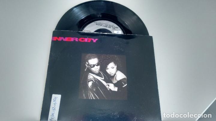 Discos de vinilo: SINGLE  ( VINILO) DE  INNER CITY A&Ntilde;OS 90 - Foto 1