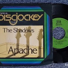 Discos de vinilo: THE SHADOWS - APACHE / F.B.I. EDITADO POR CAPITOL AÑO 1.977. ESPECIAL DISCJOCKEY, UNA JOYA, MUY RARO. Lote 384082559