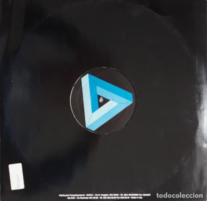 Discos de vinilo: CLOCK - KEEP THE FIRES BURNING - Foto 2