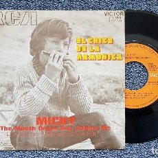 Discos de vinilo: MICKY - EL CHICO DE LA ARMONICA / SIGUEME. EDITADO POR RCA. AÑO 1.973. Lote 195151380
