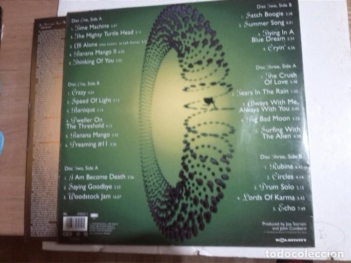 Discos de vinilo: JOE SATRIANI - TIME MACHINE 3 LPS - Foto 2