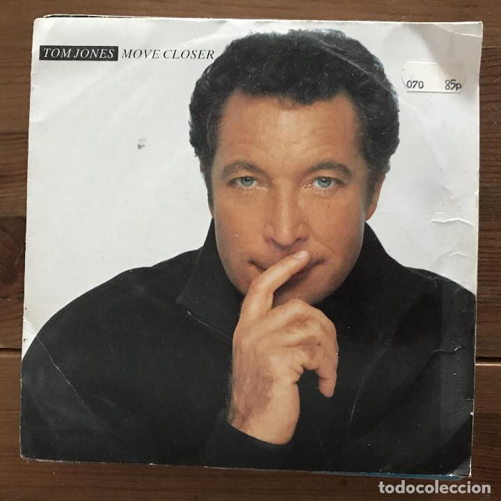 Discos de vinilo: TOM JONES - MOVE CLOSER - SINGLE JIVE UK 1989 - Foto 1