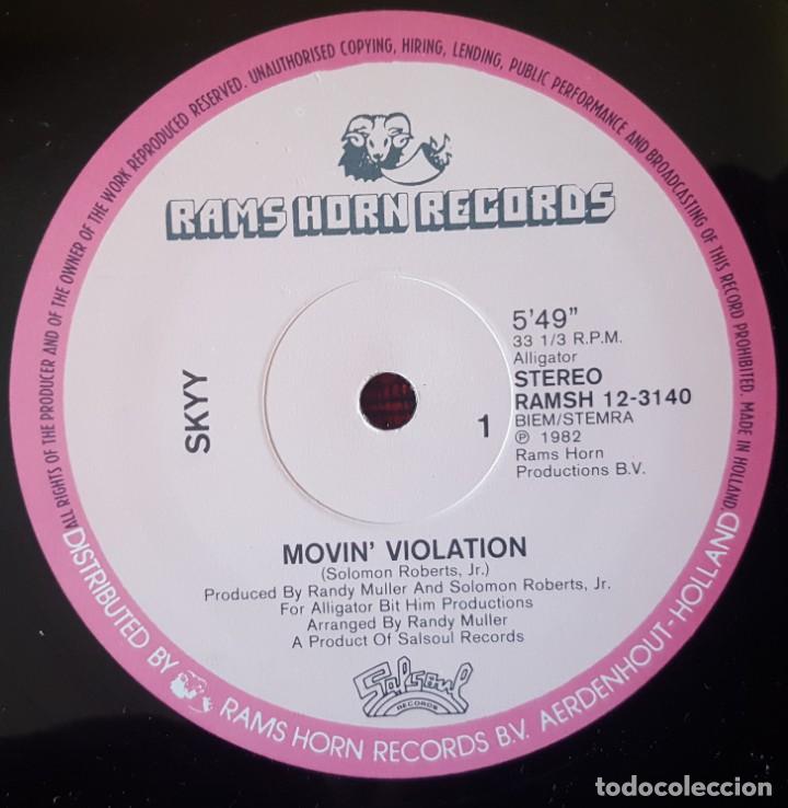 Discos de vinilo: SKYY MOVIN VIOLATION MAXI SINGLE VINILO HOLANDA 1982 - Foto 3