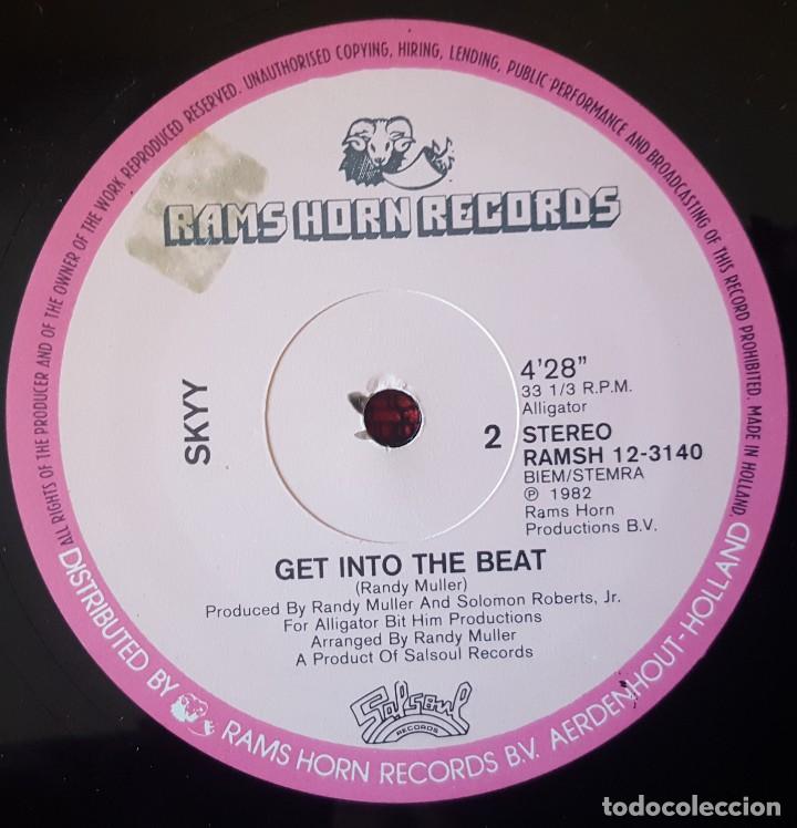 Discos de vinilo: SKYY MOVIN VIOLATION MAXI SINGLE VINILO HOLANDA 1982 - Foto 4