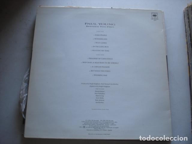 Discos de vinilo: Paul Young   Between Two Fires - Foto 2