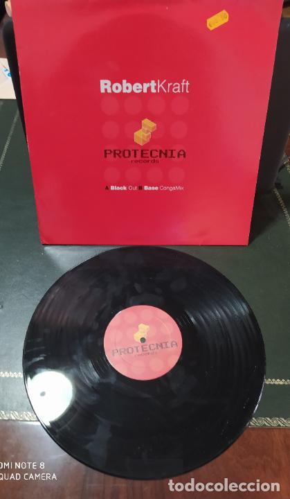 Discos de vinilo: MAXI SINGLE DISCO VINILO ROBERT KRAFT BLACK OUT - Foto 1