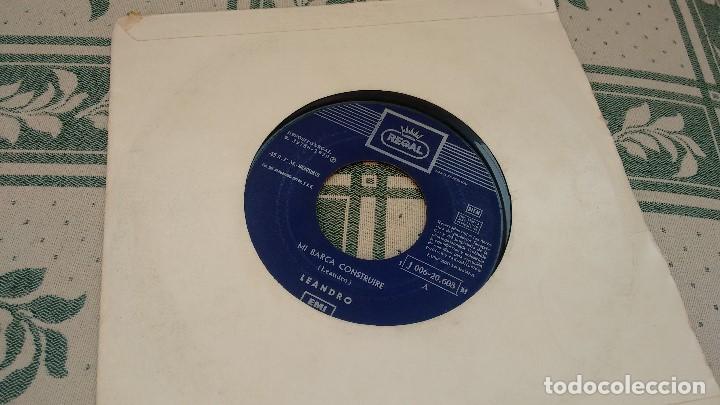 Discos de vinilo: SINGLE ( VINILO) DE  leandro a&ntilde;os 70 - Foto 1