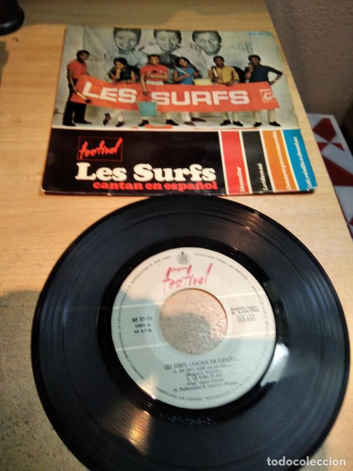 Discos de vinilo: LES SURFS - EN UNA FLOR - EP1966 - Foto 1