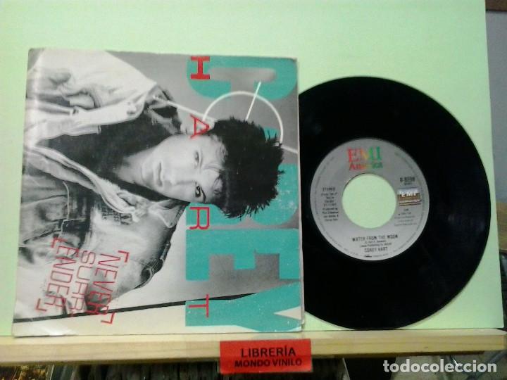 Discos de vinilo: LMV - Corey Hart. Never surrender. EMI 1985 -- Single - Foto 1
