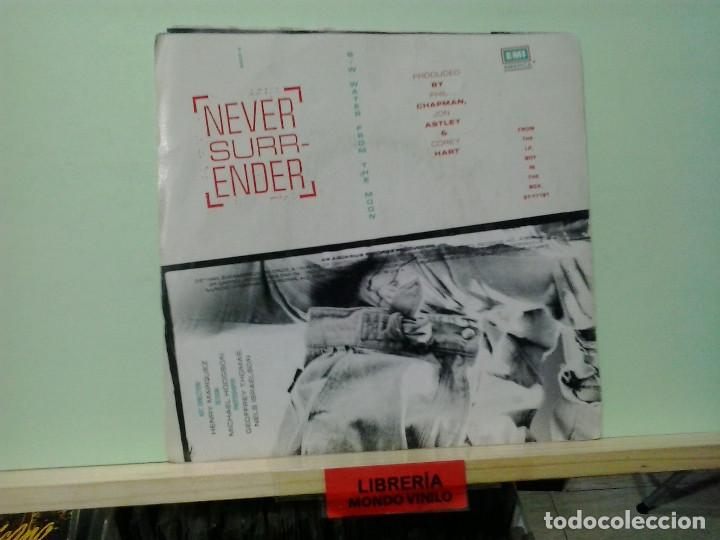 Discos de vinilo: LMV - Corey Hart. Never surrender. EMI 1985 -- Single - Foto 2