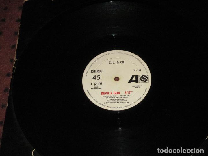 Discos de vinilo: C.J. & CO - DEVIL&acute;S GUN - MAXI - SPAIN - ATLANTIC - REF CP-285 - LV - - Foto 3