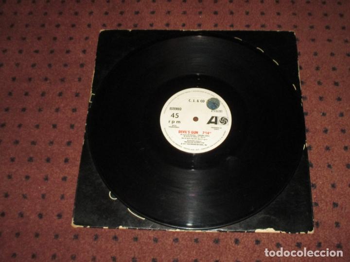 Discos de vinilo: C.J. & CO - DEVIL&acute;S GUN - MAXI - SPAIN - ATLANTIC - REF CP-285 - LV - - Foto 5