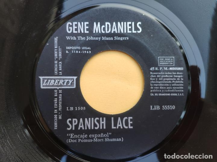 Discos de vinilo: GENE MCDANIELS - 45 SPANISH JUKEBOX - SOMEBODY' S WAITING / SPANISH LACE * LIBERTY 1963 * MUY RARO