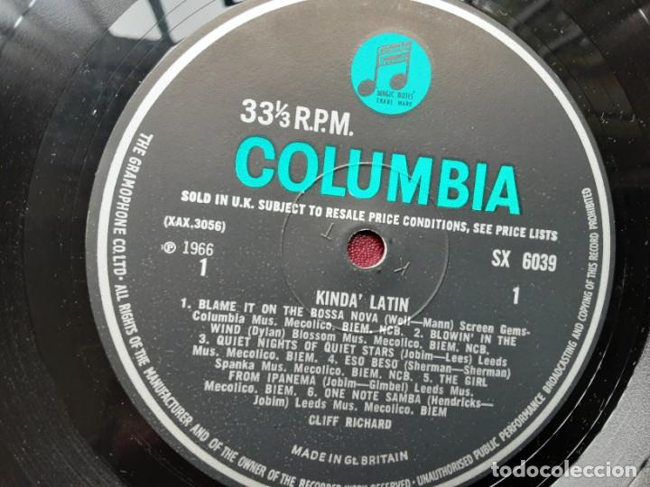 Discos de vinilo: CLIFF RICHARD, KINDA LATIN LP ORIGINAL INGL&Eacute;S - Foto 3