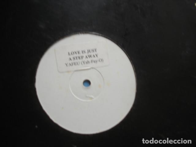Discos de vinilo: Yafeu    Love Is Just A Step Away - Foto 1