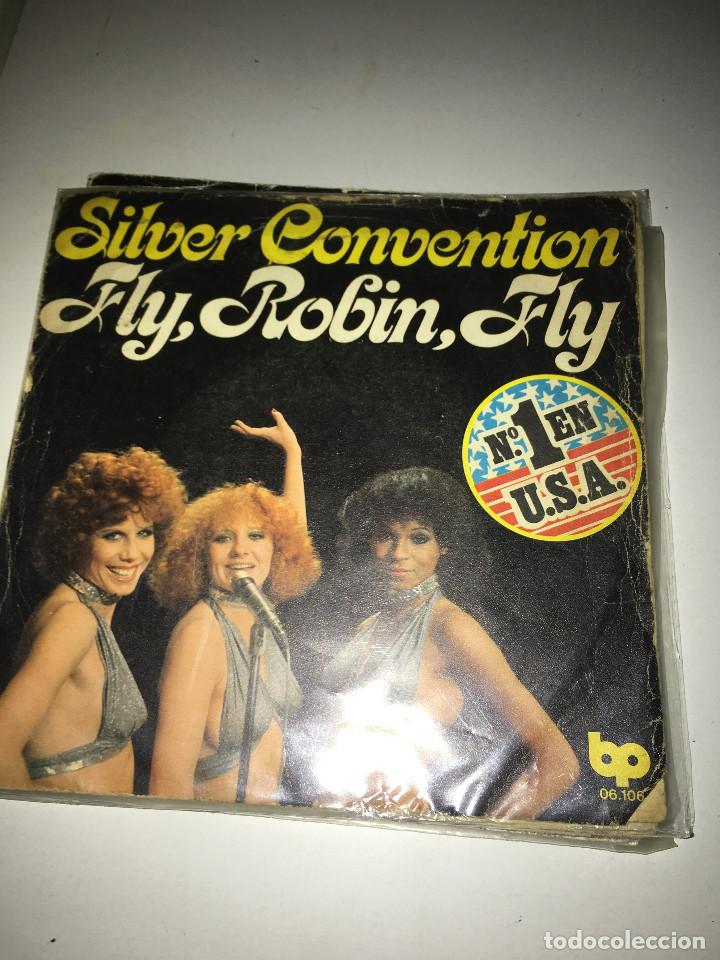 Discos de vinilo: SINGLE. SILVER CONVENTION. FLY, ROBIN, FLY. - Foto 1