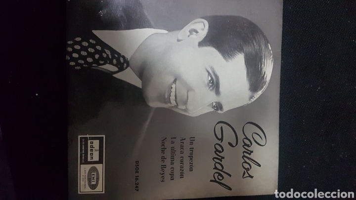 Disques de vinyle: Un tropez&oacute;n, sus ojos se cerraron