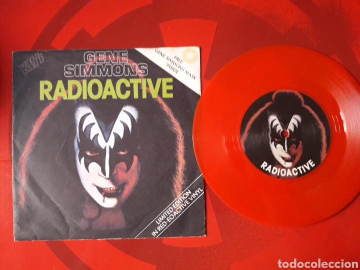 Discos de vinilo: KISS single vinilo rojo Gene Simmons Radioactive / When You Wish Upon a Star. Inglaterra 1978 - Foto 1 - 205040362