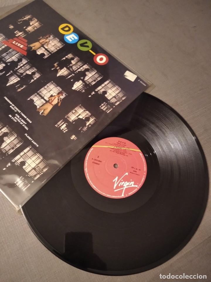 Discos de vinilo: Disco LP DEV-O. Live. 1.981 - Foto 3