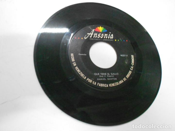 Discos de vinil: ANTIGUO SINGLE - QUE TIENE EL GALLO